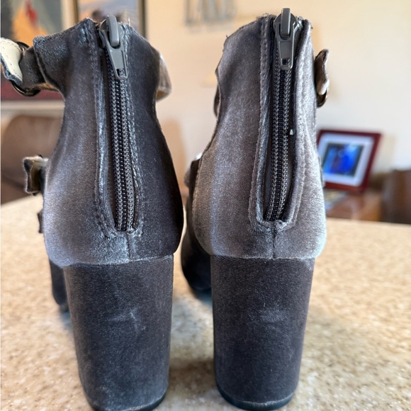 Yoki Velvet Ankle Boots in Gray - Picture 4 of 11